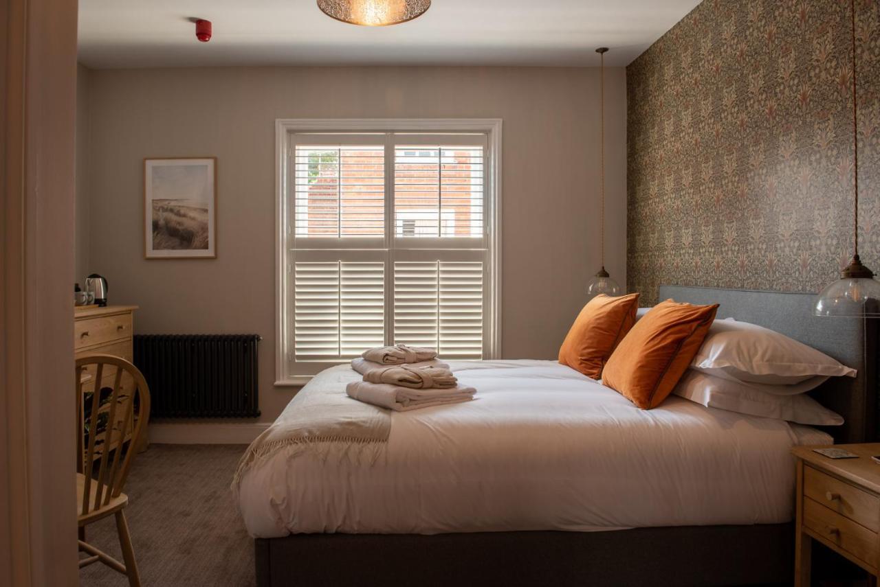 The Crown Pub And Hotel Manningtree 외부 사진