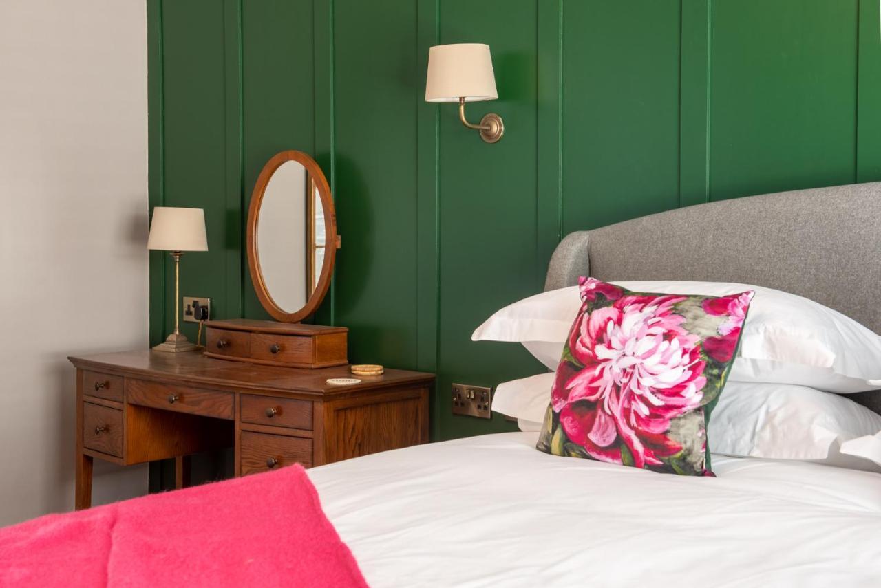 The Crown Pub And Hotel Manningtree 외부 사진