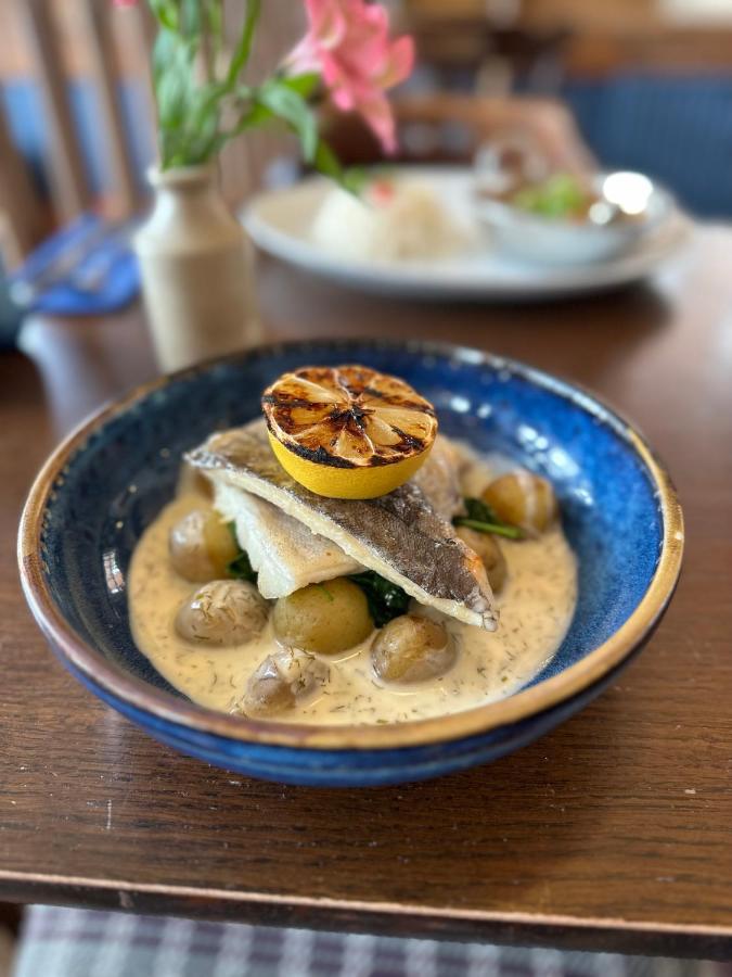 The Crown Pub And Hotel Manningtree 외부 사진